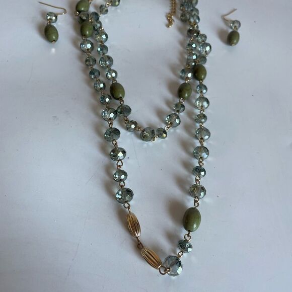 Elegant Sparkly Green Faceted Beaded Necklace and Earring Set - Picture 2 of 4